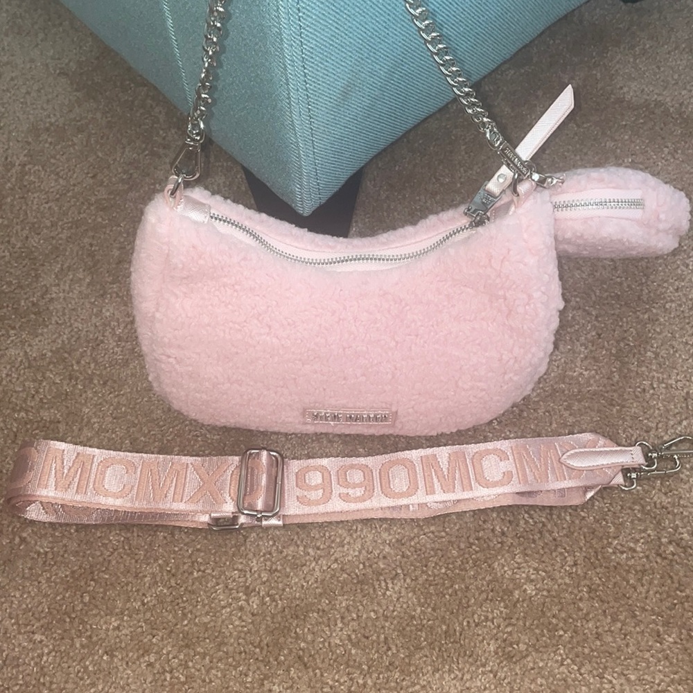 Never worn Steve Madden fluffy purse with interchangeable strap